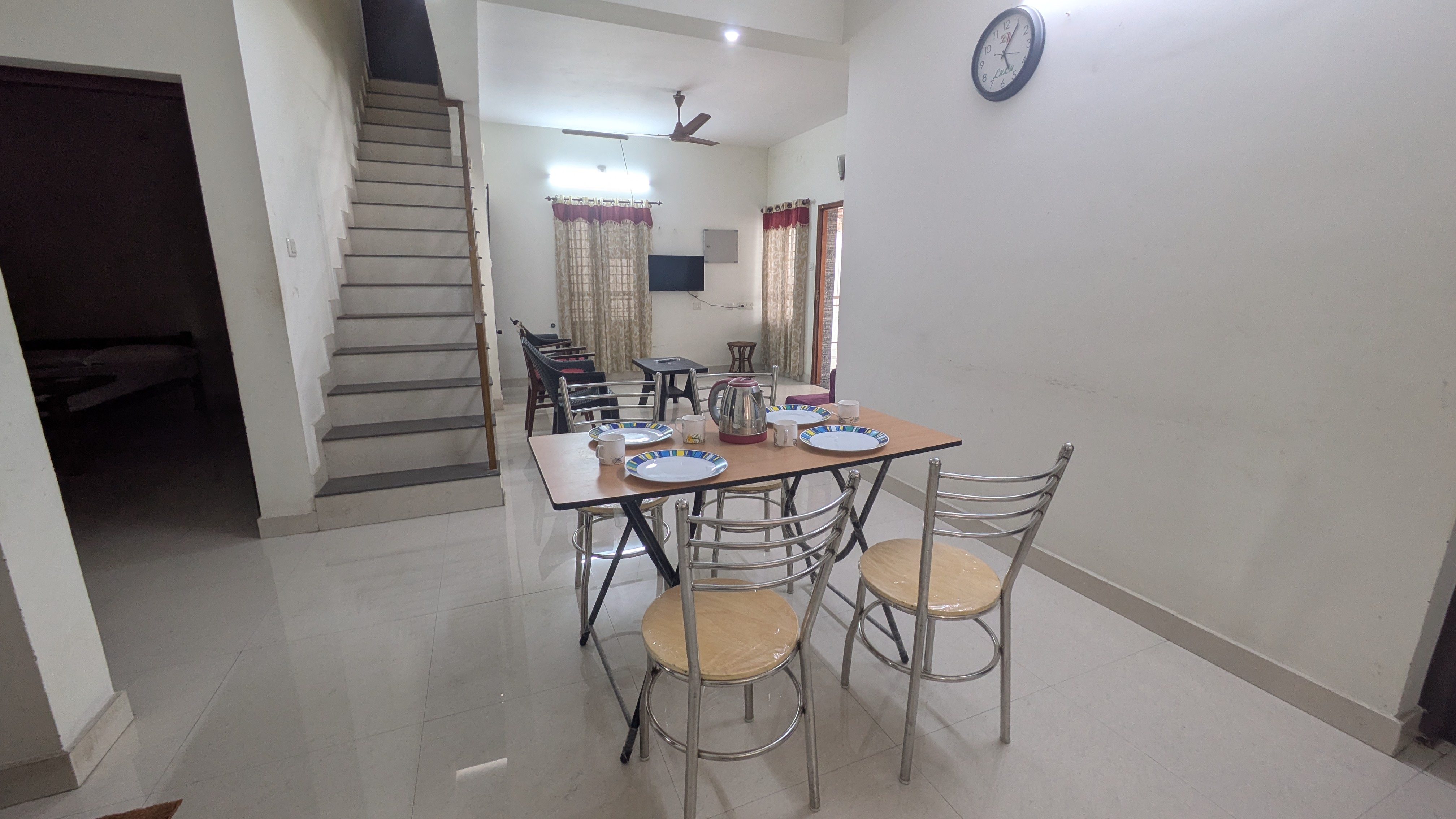 Comfortable dining area with Television View