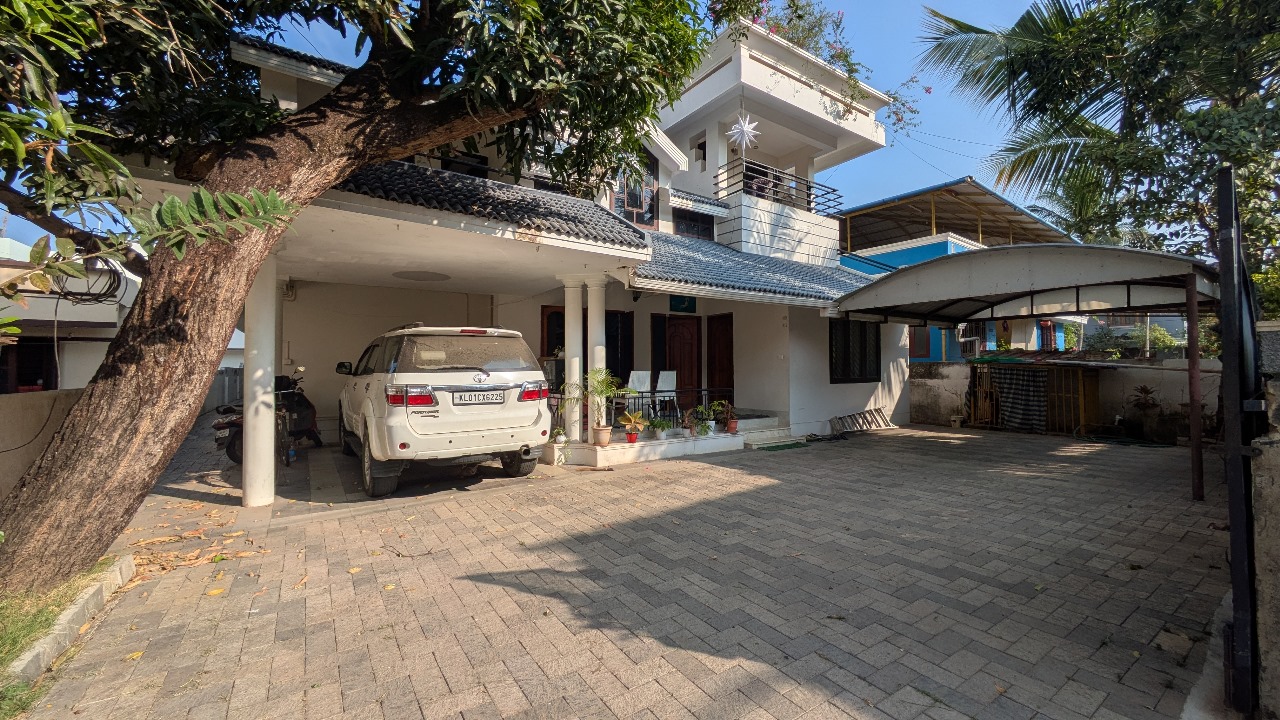 Parking area and entrance of Sinai Homestay